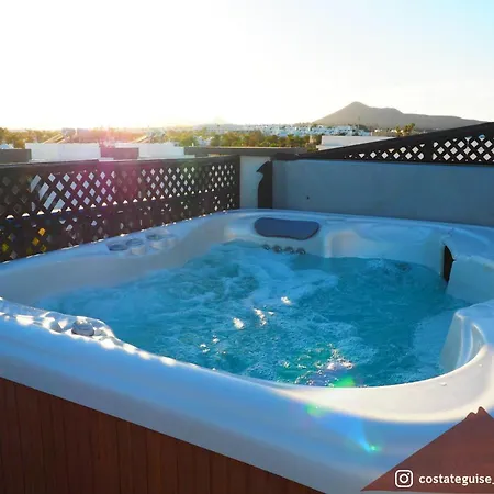 Penthouse Mit Jacuzzi, Meer- & Bergblick Apartamento Costa Teguise